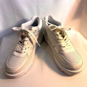 UGG Sz 6 Highland Heritage Sneakers Treadlite by UGG™ Outsole High Top Lace Up